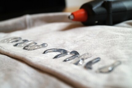 …then apply the glue for the 3D effect.