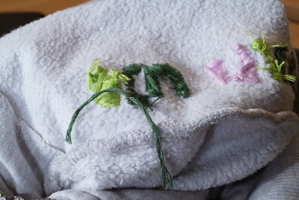 Inside the jumper, carefully secure all the ends with knots.