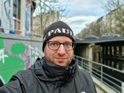 Selfies, here with portrait mode active, look decent.