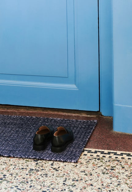 Les portes, les cadres de fenêtres ou les moulures sont rehaussés.