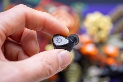The earphones have excellent ANC.