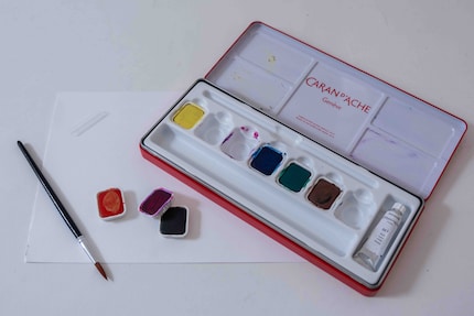 The opaque colours can also be easily exchanged.