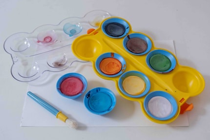 Eight colours in large removable pots.