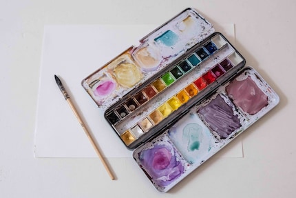 My (self-assembled) colour box from Schmincke is in daily use - and it shows.
