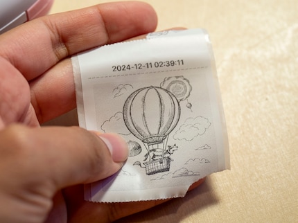 Si je ne décolle pas l'image très doucement, le papier thermique se déchire.