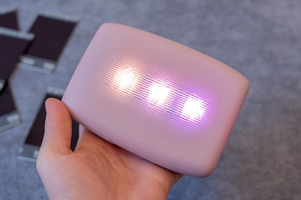 L'Instax Mini Link3 m'accueille à la mise sous tension avec trois LED colorées.