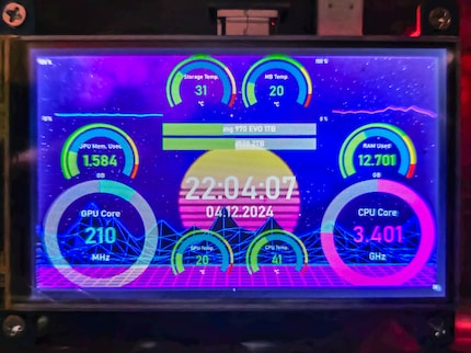 Jannis uses a Raspberry Pi to display all kinds of information.