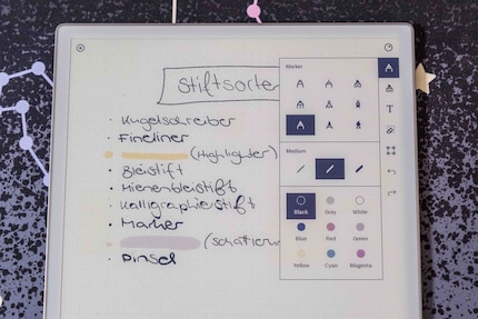 Dans le carnet de notes, je peux m'amuser avec une superbe sélection de pinceaux et de couleurs.