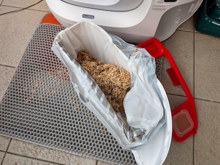 Seuls les sacs très allongés rentrent vraiment bien dans la poubelle, mais il existe des alternatives à la marque du fabricant.