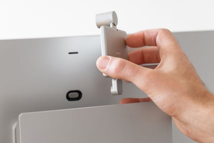 Je trouve amusant mais peu utile de pouvoir enlever la webcam magnétique.