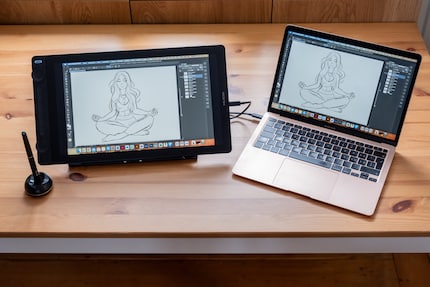 Le câble USB-C est suffisamment long pour me créer un espace de travail confortable. Vous pouvez avoir besoin d’un chargeur selon le port. 