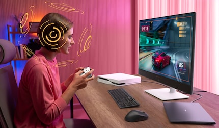 Dell's monitor masters 3D audio and adjusts it to the head position.