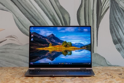Le Galaxy Book5 Pro 360 peut également être utilisé comme ordinateur portable.