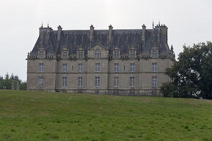 This castle in Brittany was the former headquarters of Ubisoft. According to Yves, the heating costs were enormous.