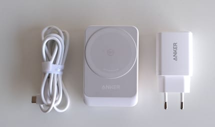Tout ce dont vous avez besoin : câble, station de recharge, prise secteur.
