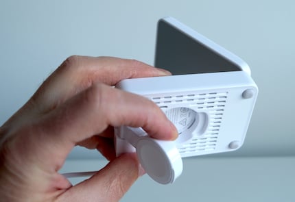L'emplacement de chargement de la Watch peut être sorti de la base si nécessaire.