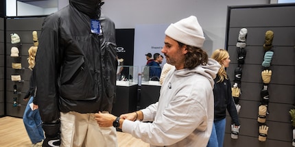 La mode vintage rencontre la fonctionnalité : la veste de snowboard de Rene Rinnekangas.