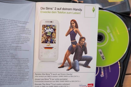 The Sims in the download-games-to-your-Sony-Ericsson-via-SMS era.