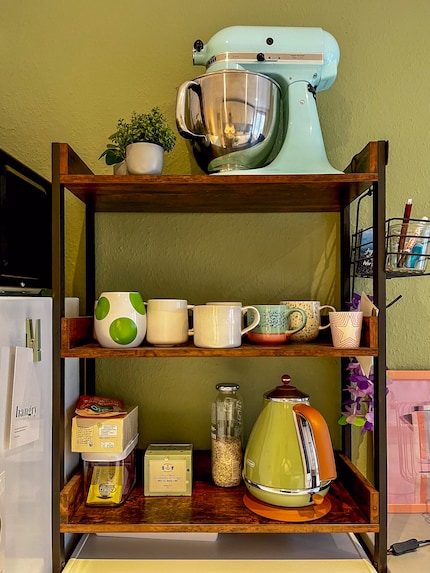 Shelfy est une étagère conçue pour la salle de bains, mais mes tasses de café n’ont pas d’opinion à ce sujet.
