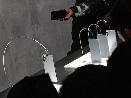 La foule se presse pour acheter le Galaxy S25 Edge.