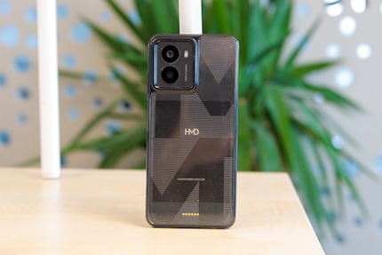La tenue décontractée est fournie avec le téléphone.