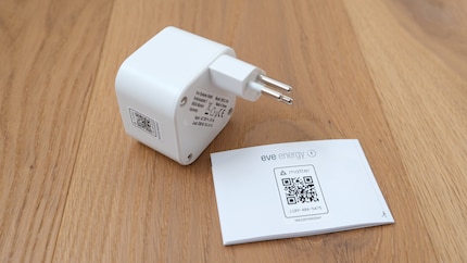 Vous pouvez intégrer les prises intermédiaires compatibles Matter, comme celle-ci d'Eve, dans votre système de maison intelligente en scannant le code de l'image avec votre smartphone.