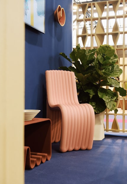 Les meubles BlueCycle sont créés avec une grande imprimante 3D.