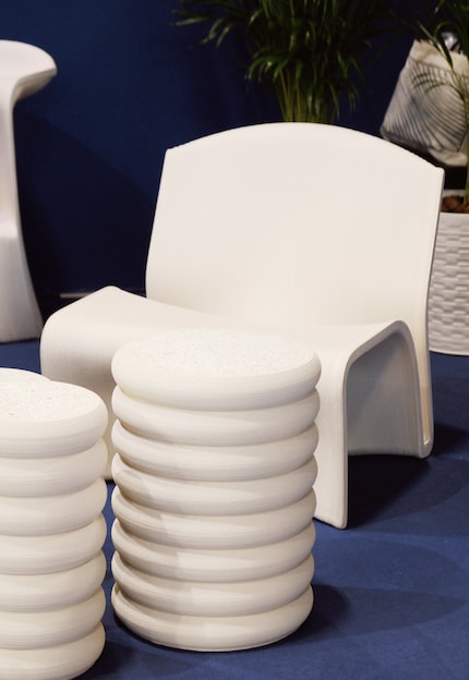 La chaise Ermis est un siège monobloc qui impressionne par ses lignes pures et ergonomiques.