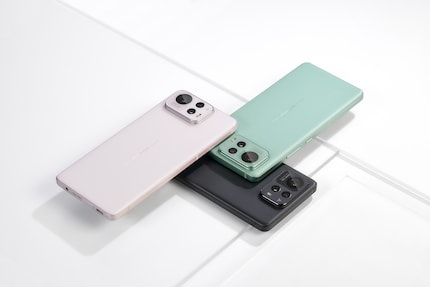 Le Zenfone 12 Ultra est disponible en trois couleurs.