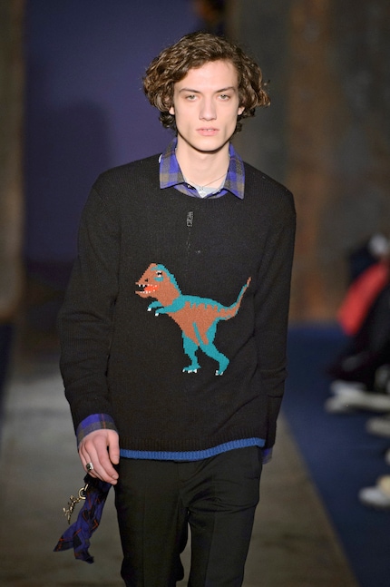 Ça vous dit quelque chose ? Le pull Rexy Crewneck de Coach.