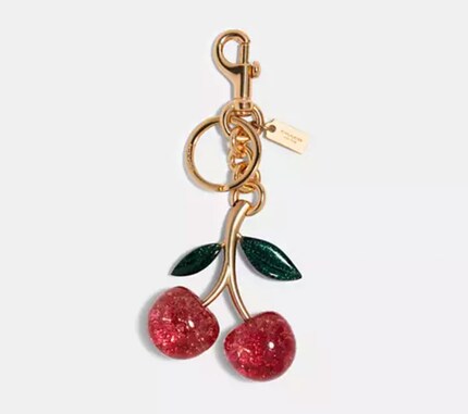 4e place des produits tendance : Cherry Bag Charm.