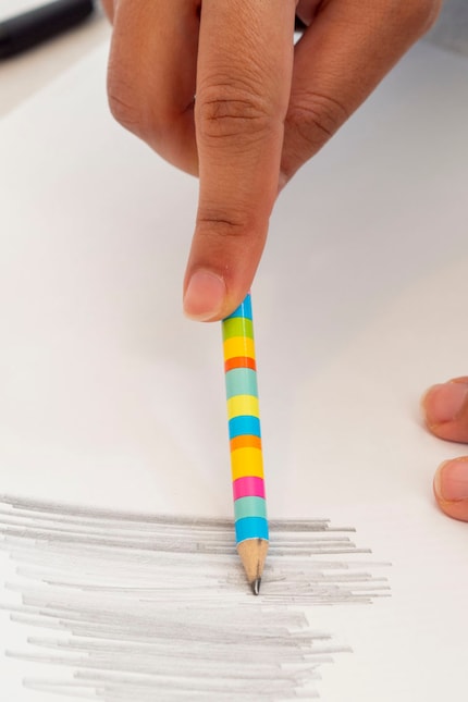 Je peins le dos du motif au crayon ... 