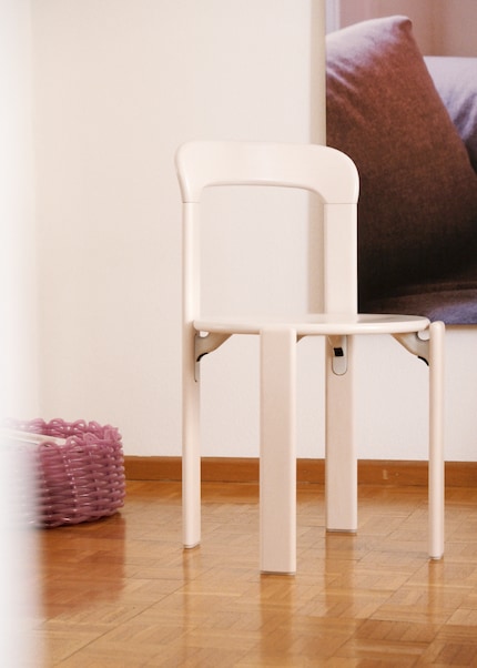 This chair is the first piece of seating furniture with a patented aluminium bracket that seamlessly connects the feet to the wooden seat.