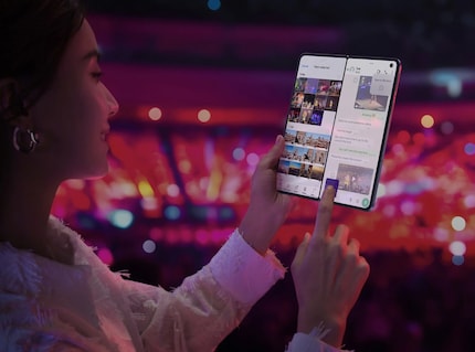 Déployé, vous disposez d'une grande surface d'écran pour le multitâche.