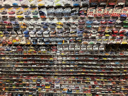 Sa chambre d’enfant est devenue un véritable musée Hot Wheels.