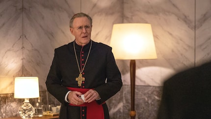 John Lithgow as Cardinal Tremblay in «Conclave».
