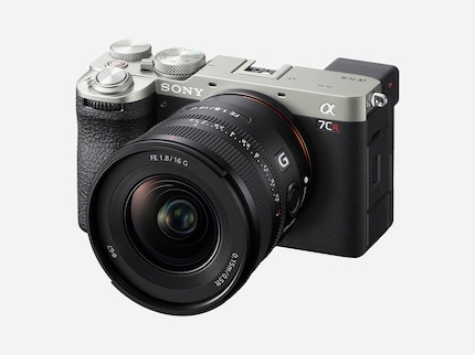 The new 16mm fits well on a compact camera such as the Alpha 7C R