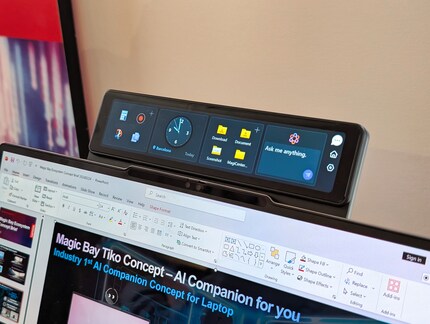 The attachable touchscreen can be used to launch the most important apps, for example.