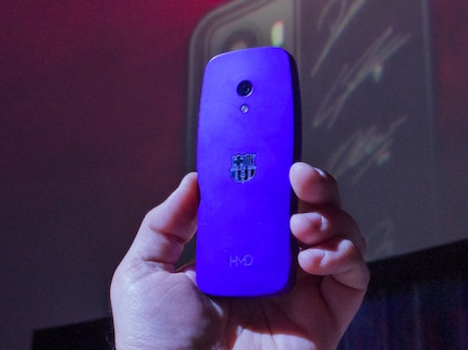 The HMD Barca 3210 in the blue version. The logo on the back and some Easter eggs are special.
