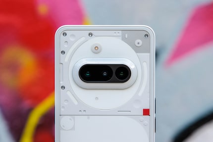 Le Phone (3a) a trois caméras à l'arrière.