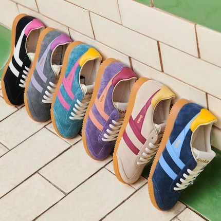 Chez Gola, il y a beaucoup, beaucoup de baskets colorées.