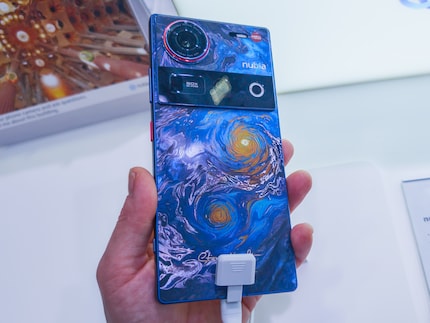 La version Van Gogh me plaît particulièrement grâce aux éléments argentés dans l'œuvre d'art.