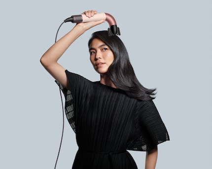 La buse de lissage est censée dompter les frisottis et lisser les cheveux.