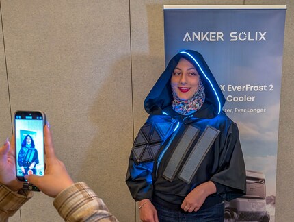 Cette veste ne sera pas commercialisée, mais les cellules solaires flexibles pourront être achetées par d'autres fabricants.