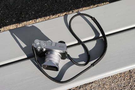 Le Fujifilm GFX100RF se positionne comme un appareil photo rétro de luxe.