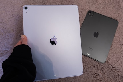 Même s’il est souvent caché dans une housse, l’iPad Air violet est chic.