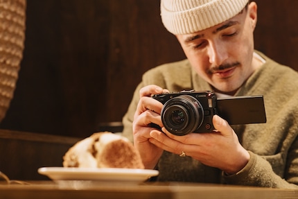 The R50V is very compact, partly due to the lack of a viewfinder.