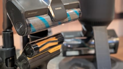 Les différentes brosses détectent le type de sol et la hauteur de la moquette.