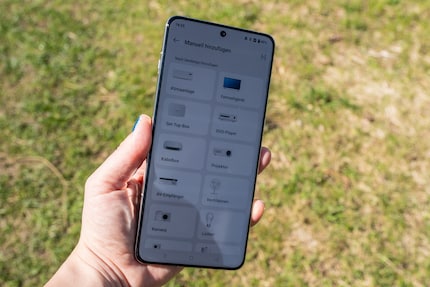 The Oneplus smartphone can even be used as a remote.