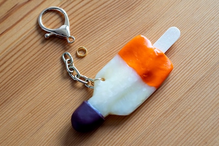Once you’ve assembled the link chain, split rings and key ring clipping element, the rocket’s ready for take off. 